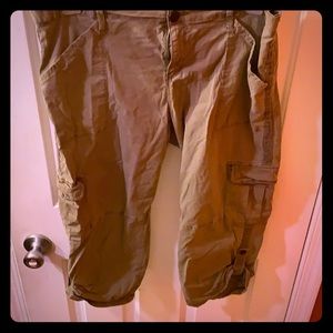 Sanctuary army green cargo capris sz 32